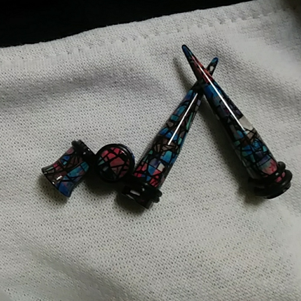 0G stainglass plugs